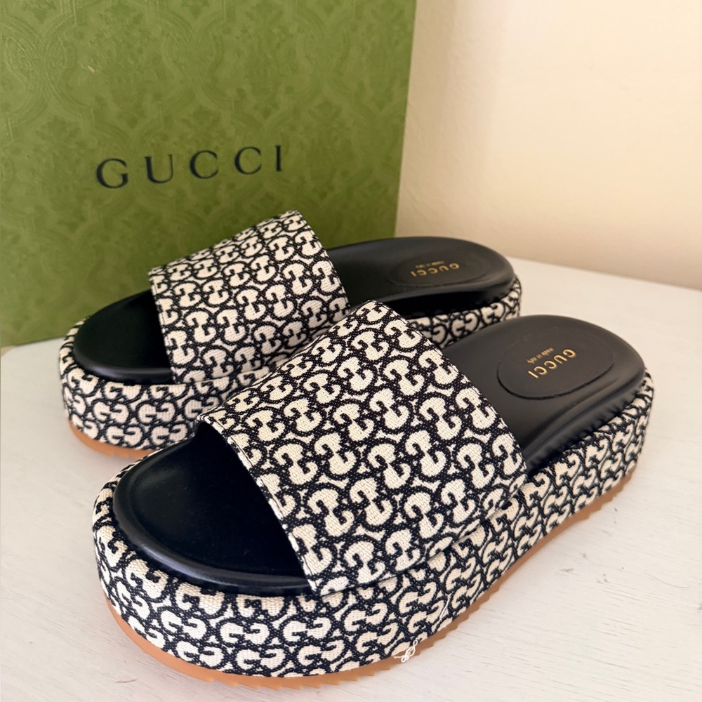 NEW Gucci Monogram Black and White Platform Slides Size 37.5 $780